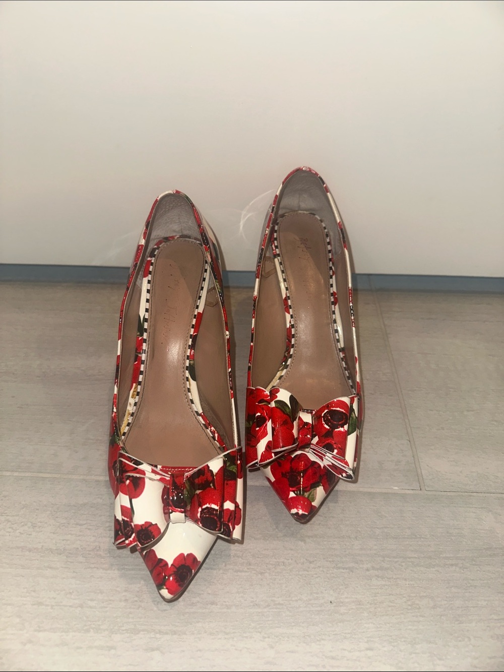 GUC Betsey Johnson Brand Red Rose Floral Bow Pointed-Toe High Heels White Flower - Picture 6 of 16
